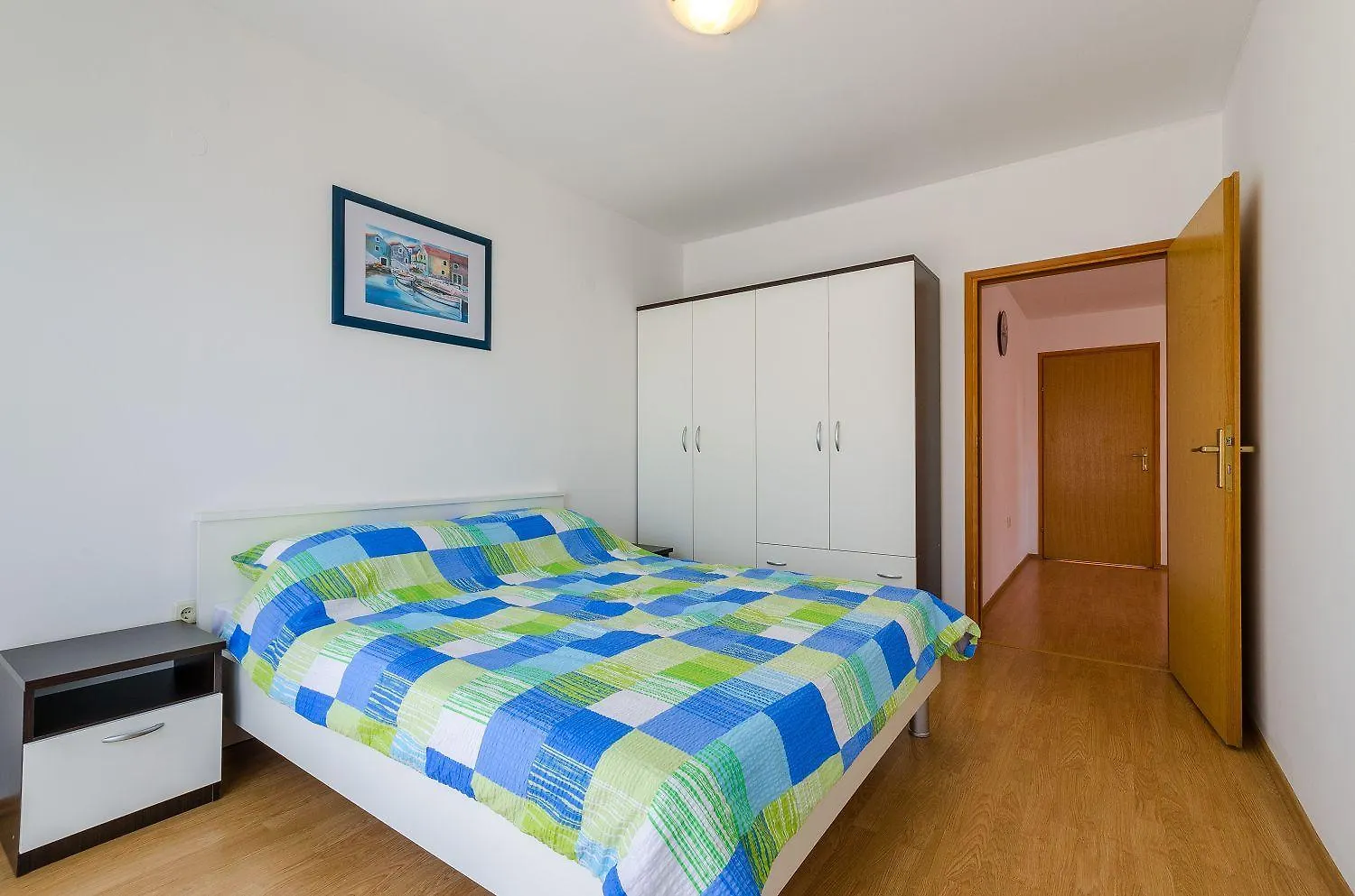 Helles Apartment Nur 400 Meter Zum Sandstrand Mit Meerblick, Wifi, Privatparkplatz Crikvenica