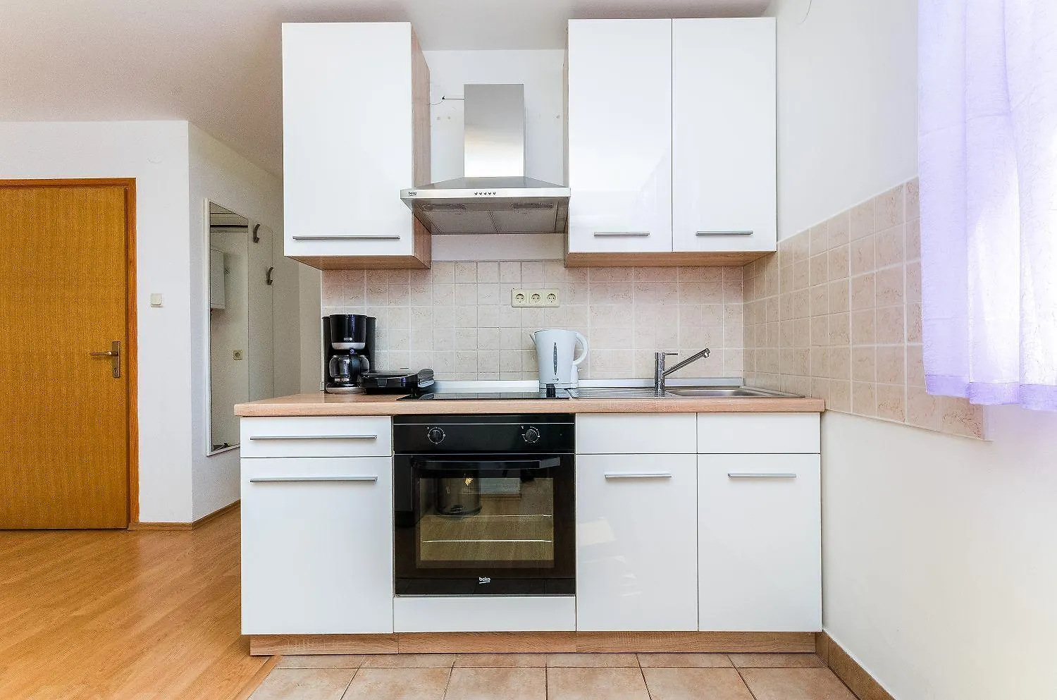 Helles Apartment Nur 400 Meter Zum Sandstrand Mit Meerblick, Wifi, Privatparkplatz Crikvenica 0*,  Croatia