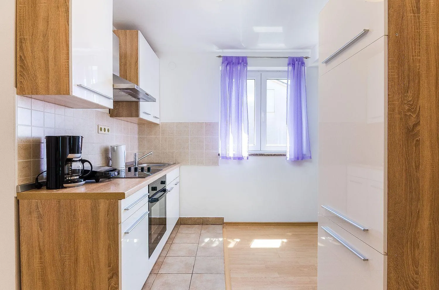 Helles Apartment Nur 400 Meter Zum Sandstrand Mit Meerblick, Wifi, Privatparkplatz Crikvenica
